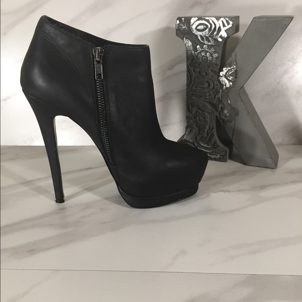 STEVE MADDEN Black Platform Heels SZ 6.5